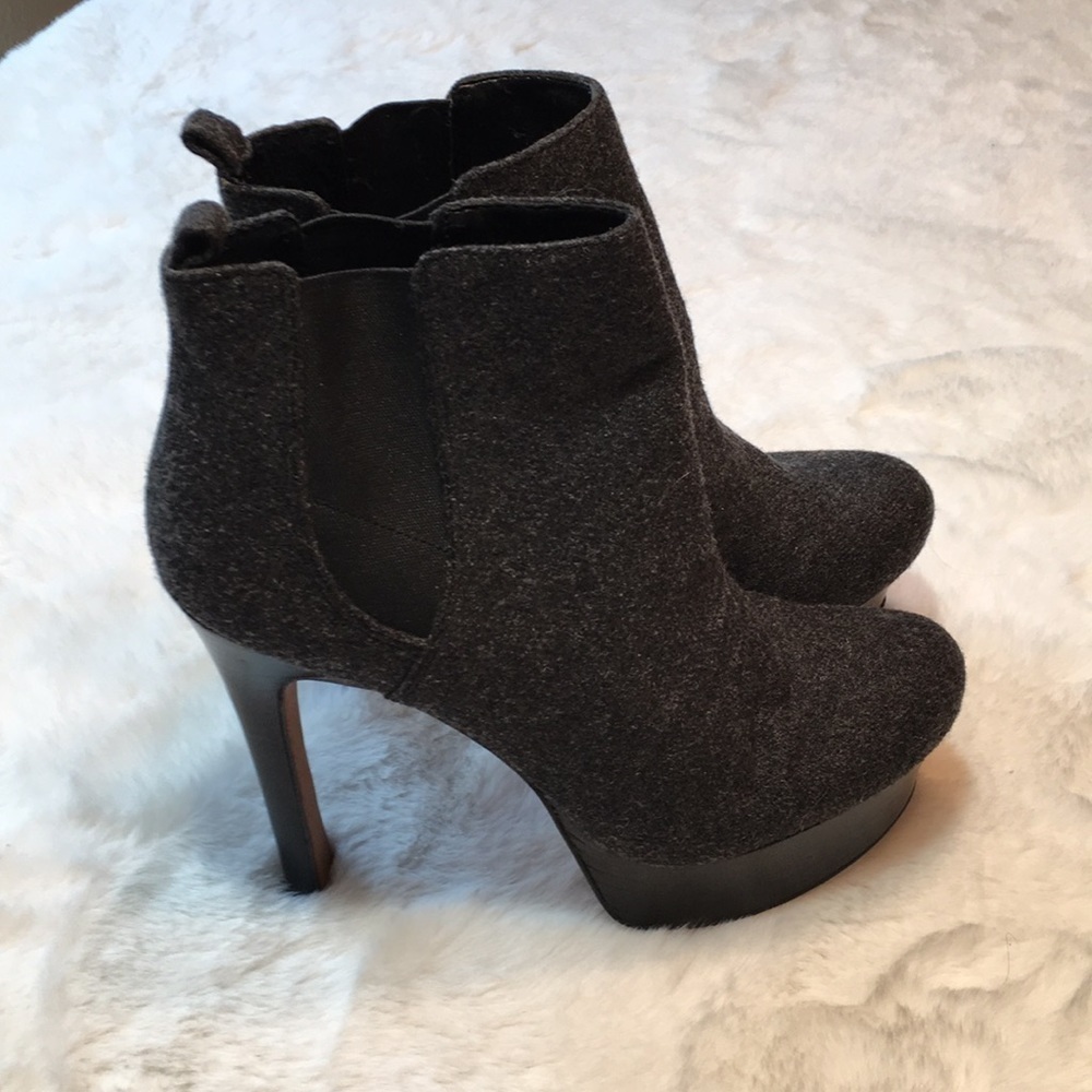 Vince Camuto VC Baileys heeled boots size 7 B
